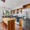 Gorgeous 4-BD Zen Retreat w Pool Apartment - Potrero