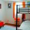 Stylish Cozy Quiet Family Retreat and Romantic getaway Sleeps up to 7 with Fast Wifi, Free Parking, Work station, Alexa enabled, Fenced in Backyard for Pets Grill Party Patio, Porch, Beach, Canal, stadium,Boardwalk Restaurants, and much more! - أتلانتيك سيتي