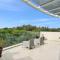 Pandanus Beach House - Direct Beach Access