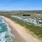 Pandanus Beach House - Direct Beach Access