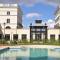 Disneyland Deluxe flat, outside pool, Climatisation, 1 min to Disney Parks - Serris