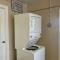 Guest suite - Waterfront -Pool & Hot tub- Walk to Beach