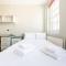 Spacious room with shared facilities - London