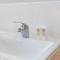 Spacious room with shared facilities - London