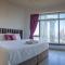 1BR apt on boulevard Steps from Burj & Dubai Mall - Dubai