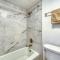 Beach House Condominiums C103 - Beachfront with Pool, WiFi, & Beach Service - Дестин