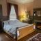 2 Br Victorian Apt, 2800 sq ft, 2 floors with Full Kitchen , 2 baths and Laundry - 波基普西
