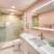Beach House Condominiums C603 - Beachfront with Pool, WiFi, & Beach Service - Destin