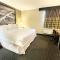 Super 8 by Wyndham St Charles