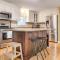 Modern Mashpee Home with Porch Beach and Lake Access! - 马什皮