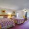 1 Mi to Margaritaville Resort Cottage with Fire Pit - Osage Beach