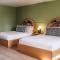 Wayfinder Waikiki - Voted Top 10 Best Hotels in Hawaii!