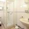 Stunning Home In Saint-Vaast-La-Hougue - 圣瓦斯特拉乌格