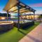 Villa VERONICA with CINEMA PROJECTOR by the HEATED POOL and JACUZZI - 希贝尼克