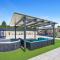 Villa VERONICA with CINEMA PROJECTOR by the HEATED POOL and JACUZZI - 希贝尼克