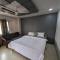 Swanky Sojourns Home Stay With 1T AC Bedroom - Колхапур