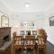 Elegant Family Retreat Near Beaches & Sydney CBD