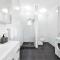 Elegant Family Retreat Near Beaches & Sydney CBD
