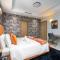 64th floor rooftop pool offering amazing Burj Khalifa views, 2BR apartment in Paramount Hotel Midtown - دبي