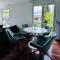 Lakefront View Entire Apartment with 2 bedrooms, 2 full bathrooms & Balcony Waterview - رايشناو