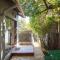 Cesars Cottage: Charming Sea Point Hideaway