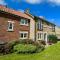 Newts Place Cottage - Part of the The Bay Filey Holiday Village with pool, gym and direct beach access, pub, restaurant, tennis and meadows walks