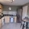 Guildhall - Beauluxe Properties large property - 3 bedroom - 4 beds - sleeps upto 6 people - Castle Gresley