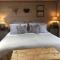 The Lodge - Luxury Lodge with Super King Size Bed, Kitchen & Shower Room
