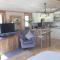 The Lodge - Luxury Lodge with Super King Size Bed, Kitchen & Shower Room