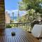 Sunny Modern Beach Retreat Steps from the Shore - 萨罗尼扎