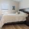 Spacious Pet Friendly 5br with Pool In Glendale - Glendale