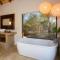 Kubu Bush Lodge - Hoedspruit Kubu Bush Lodge - Hoedspruit