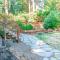 Serene 2BR Retreat Great Views Private Hot Tub