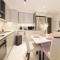 Incredible Sea view 2BHK - Private beach Access - Emaar Beachfront - Dubaj