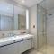 Incredible Sea view 2BHK - Private beach Access - Emaar Beachfront - Dubaj