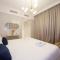 Incredible Sea view 2BHK - Private beach Access - Emaar Beachfront - Dubaj