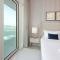 Incredible Sea view 2BHK - Private beach Access - Emaar Beachfront - Dubaj