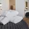 Noble Nest 5 Min to Downtown and U of A - فايتيفيل