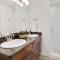 Noble Nest 5 Min to Downtown and U of A - فايتيفيل