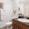 Noble Nest 5 Min to Downtown and U of A - فايتيفيل