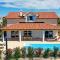 Papa's Court II Pasman Villa with pool - Пашман