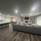 Modern, Spacious, & Central, Hot Tub, Sleeps 15