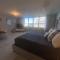 Elegant and spacious beachfront condo with parking - 迈阿密海滩