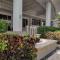 Elegant and spacious beachfront condo with parking - 迈阿密海滩