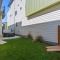 Steps from River & Old Town - Hot Tub & King Bed