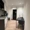 Wsp 2Br +balcony/free parking /heated pool/sauna/gym