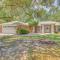 Pensacola Home with Large Yard 4 Mi to Beach - بينساكولا