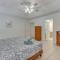 Pensacola Home with Large Yard 4 Mi to Beach - بينساكولا