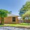Pensacola Home with Large Yard 4 Mi to Beach - بينساكولا