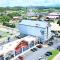 Mountain Vista Inn & Suites - Walking Distance to the Island